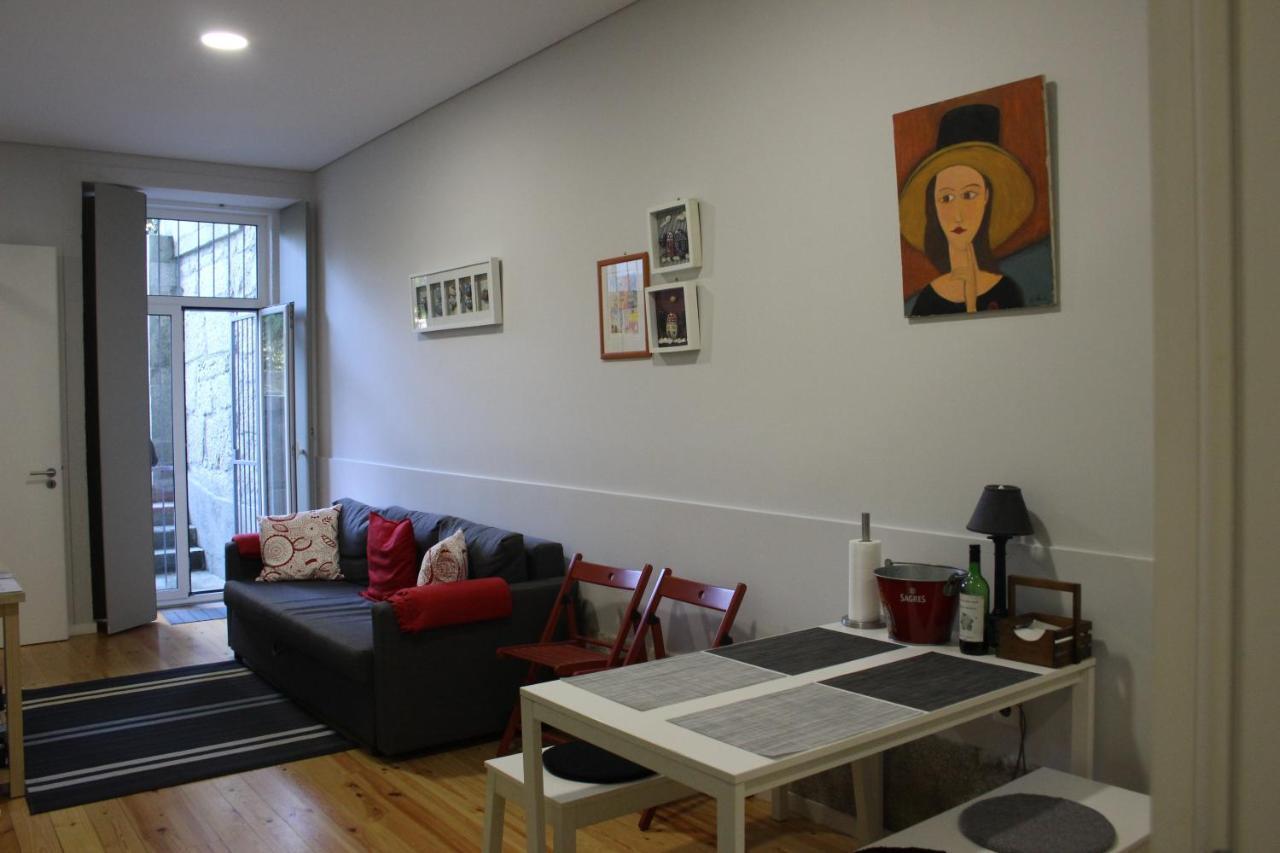 Practical And Comfortable Apartment With Garden Porto Bagian luar foto